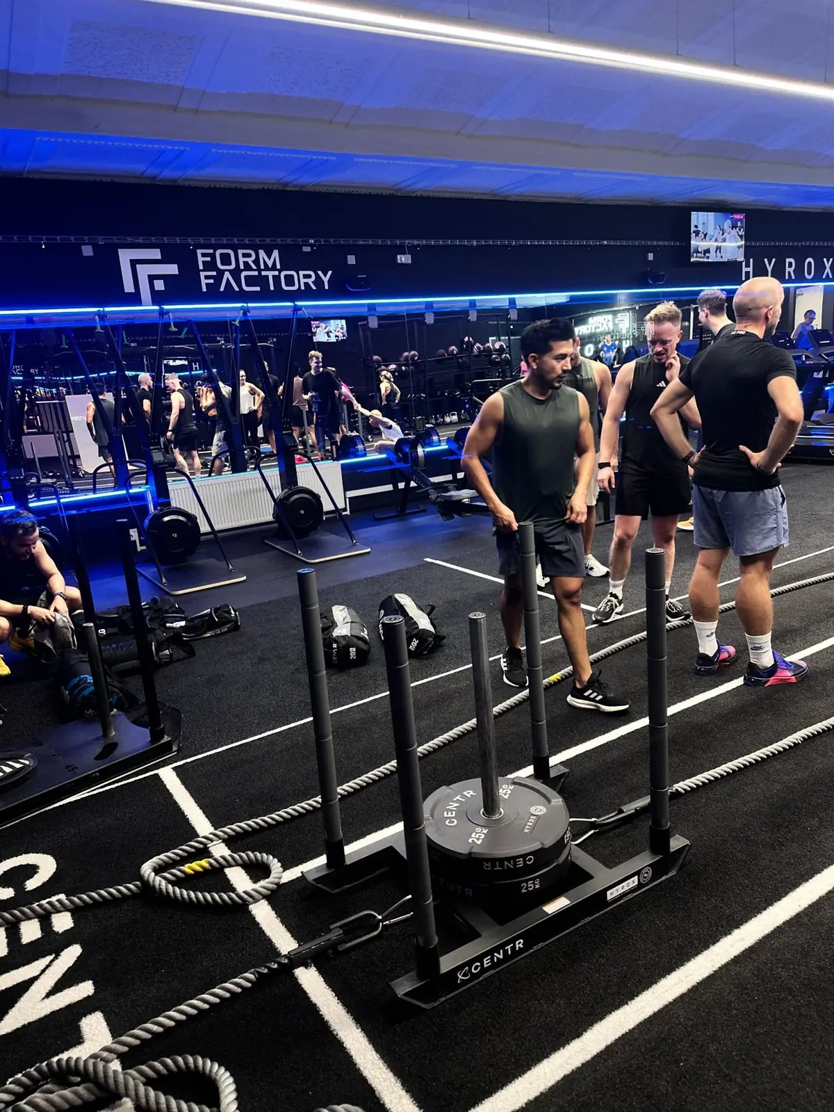 Sled push w strefie HYROX Form Factory